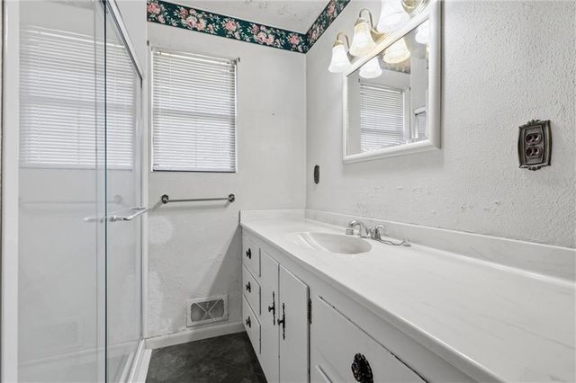 4323 Yecker Avenue, Kansas City, KS 66104