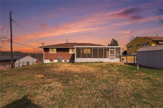 4323 Yecker Avenue, Kansas City, KS 66104