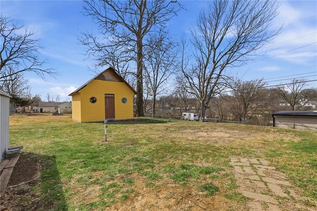 4323 Yecker Avenue, Kansas City, KS 66104