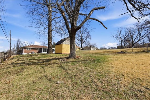 4323 Yecker Avenue, Kansas City, KS 66104