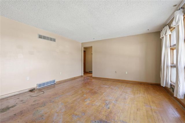 4323 Yecker Avenue, Kansas City, KS 66104