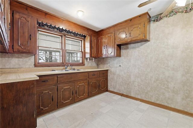 4323 Yecker Avenue, Kansas City, KS 66104