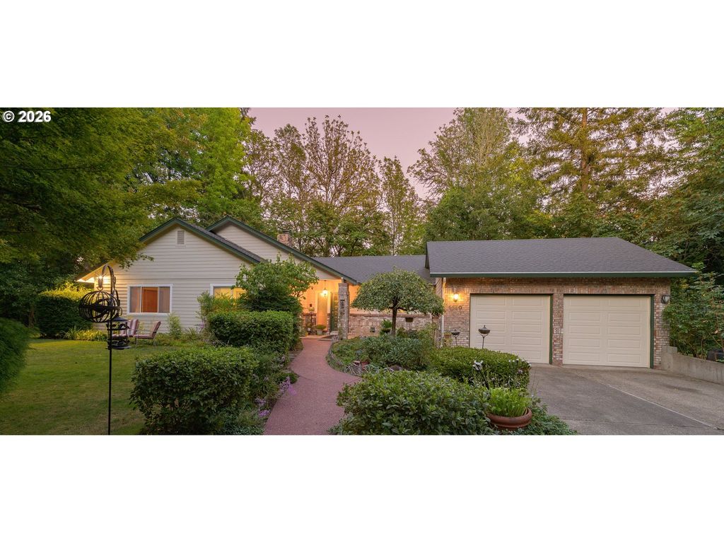 Image 1 of property listing at 1180 Se VILLARD St, Mc Minnville, OR 97128