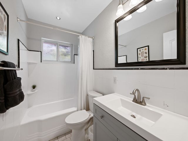 657 NW 30th Court, Wilton Manors, FL 33311
