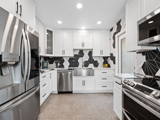 657 NW 30th Court, Wilton Manors, FL 33311