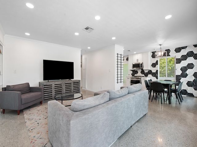 657 NW 30th Court, Wilton Manors, FL 33311
