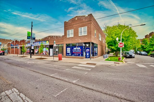 3034 W Montrose Avenue, Chicago, IL 60618