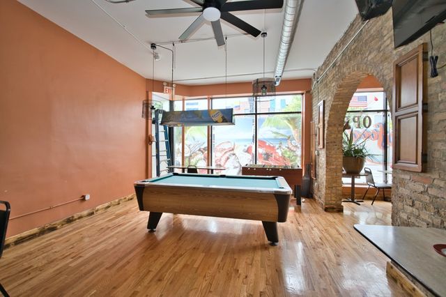 3034 W Montrose Avenue, Chicago, IL 60618