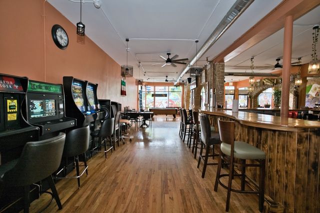 3034 W Montrose Avenue, Chicago, IL 60618