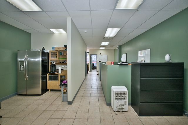 3034 W Montrose Avenue, Chicago, IL 60618