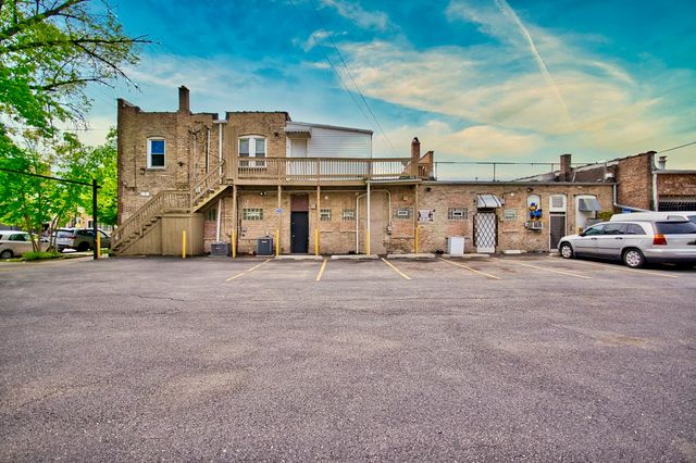 3034 W Montrose Avenue, Chicago, IL 60618