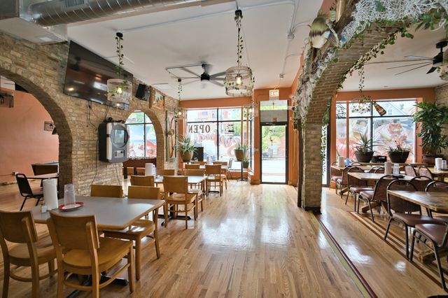 3034 W Montrose Avenue, Chicago, IL 60618