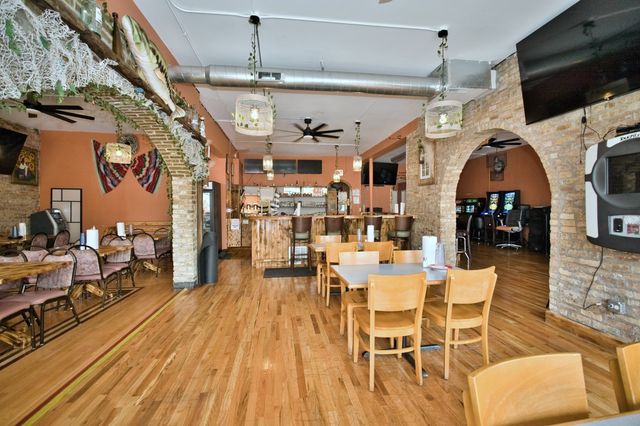 3034 W Montrose Avenue, Chicago, IL 60618