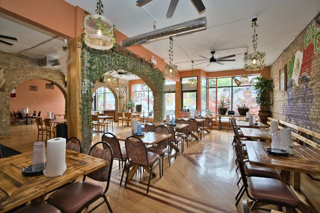 3034 W Montrose Avenue, Chicago, IL 60618