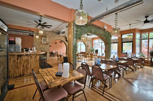 3034 W Montrose Avenue, Chicago, IL 60618