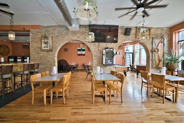 3034 W Montrose Avenue, Chicago, IL 60618