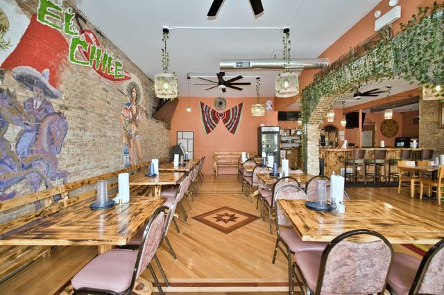 3034 W Montrose Avenue, Chicago, IL 60618