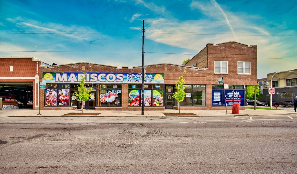 3034 W Montrose Avenue, Chicago, IL 60618