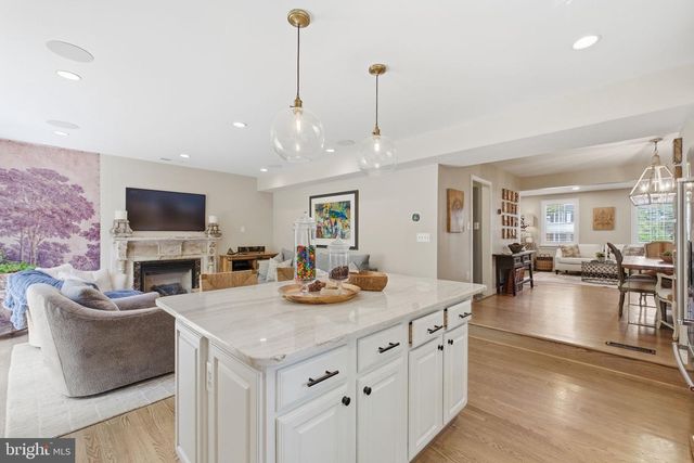 950 N LONGFELLOW ST, Arlington, VA 22205