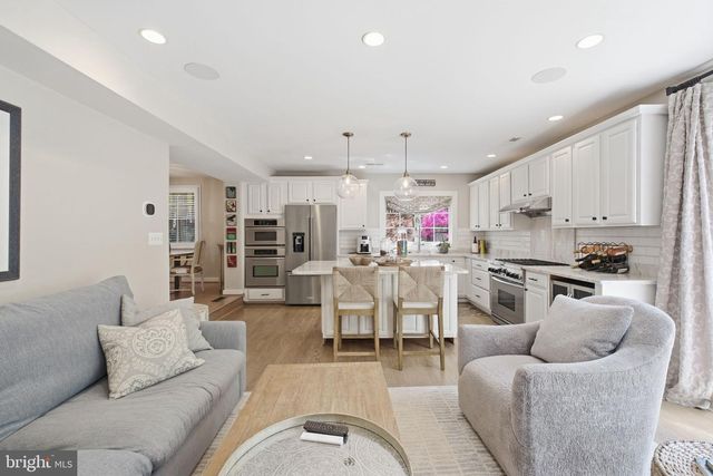 950 N LONGFELLOW ST, Arlington, VA 22205