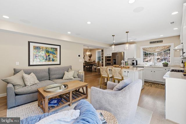 950 N LONGFELLOW ST, Arlington, VA 22205