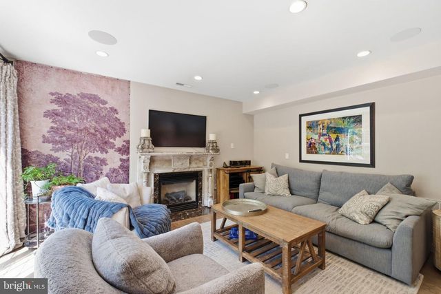 950 N LONGFELLOW ST, Arlington, VA 22205