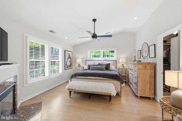 950 N LONGFELLOW ST, Arlington, VA 22205