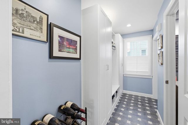 950 N LONGFELLOW ST, Arlington, VA 22205