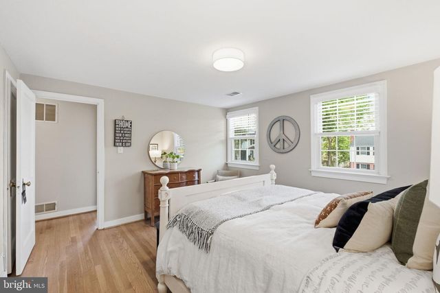 950 N LONGFELLOW ST, Arlington, VA 22205