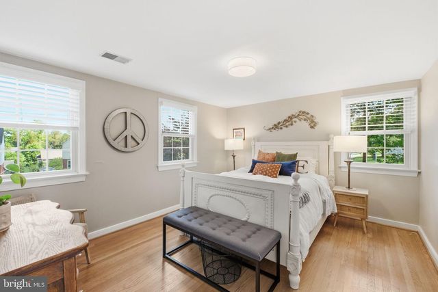 950 N LONGFELLOW ST, Arlington, VA 22205