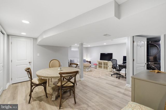 950 N LONGFELLOW ST, Arlington, VA 22205
