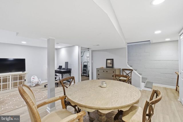 950 N LONGFELLOW ST, Arlington, VA 22205