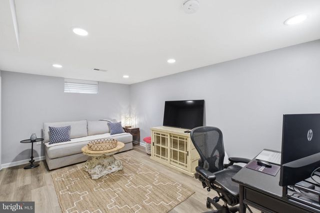 950 N LONGFELLOW ST, Arlington, VA 22205