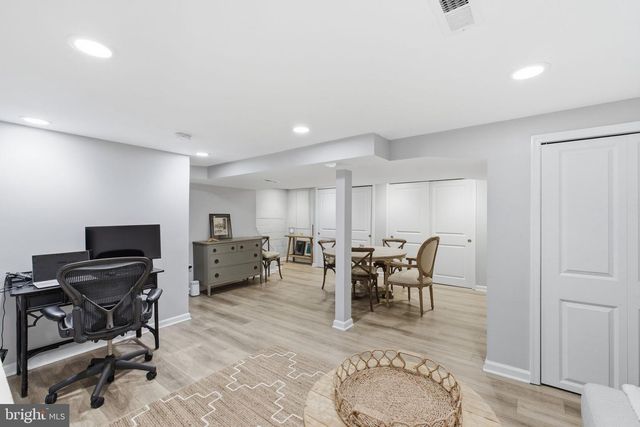 950 N LONGFELLOW ST, Arlington, VA 22205