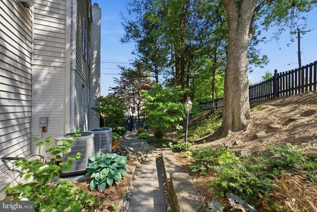 950 N LONGFELLOW ST, Arlington, VA 22205