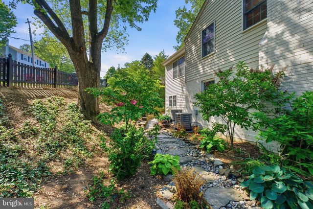 950 N LONGFELLOW ST, Arlington, VA 22205
