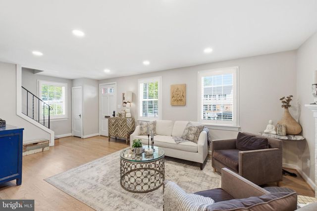 950 N LONGFELLOW ST, Arlington, VA 22205