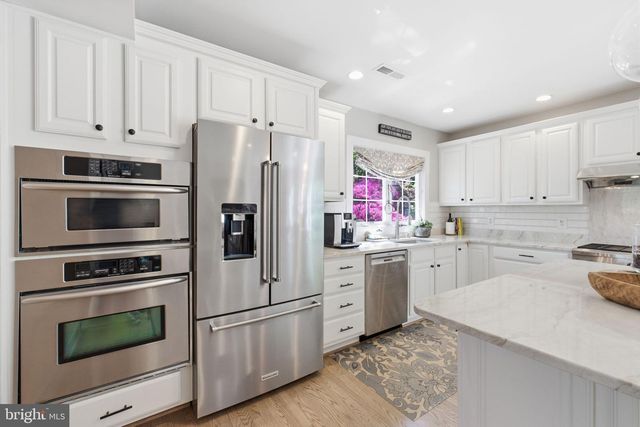 950 N LONGFELLOW ST, Arlington, VA 22205