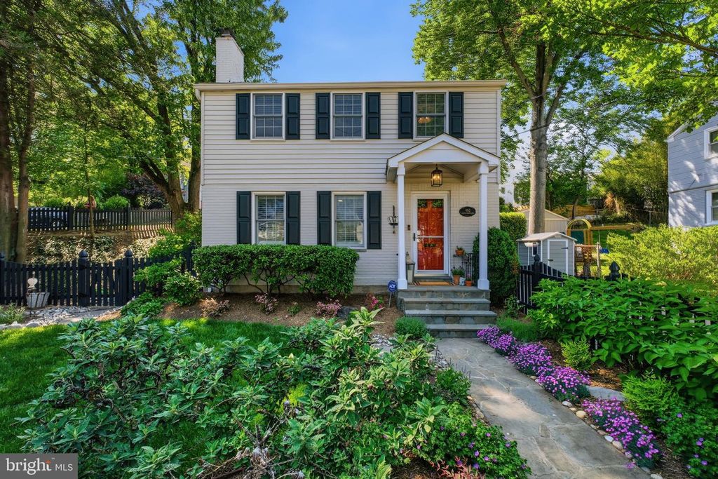 950 N LONGFELLOW ST, Arlington, VA 22205