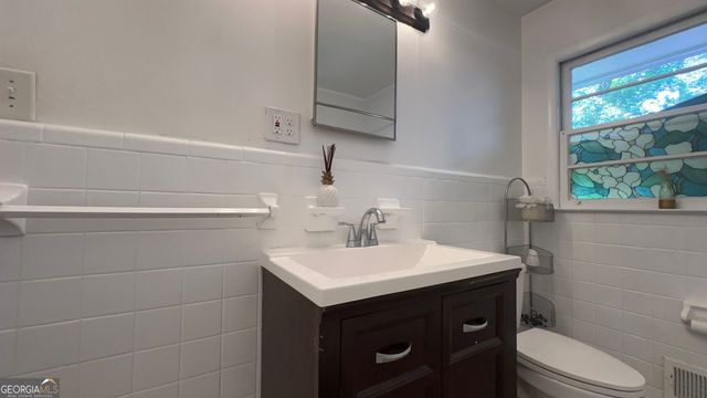 2498 Lakewood Drive, Kennesaw, GA 30152
