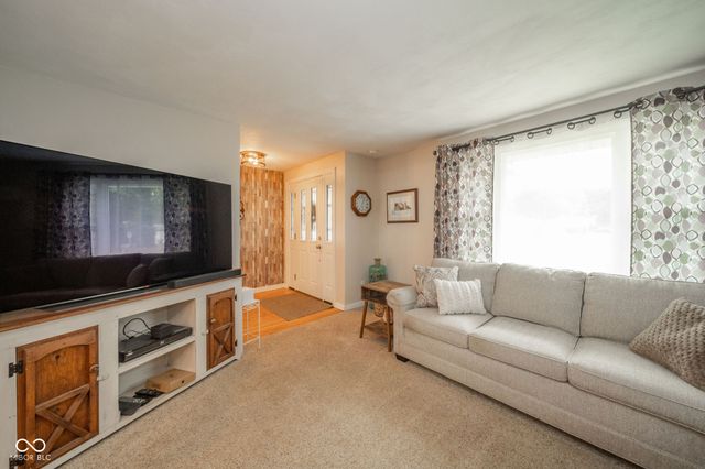 104 E Woodland Drive, Pendleton, IN 46064