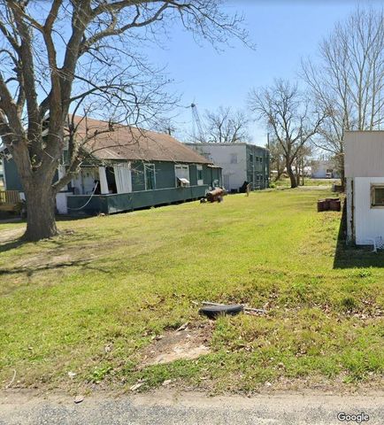 421 1st Avenue N, Texas City, TX 77590