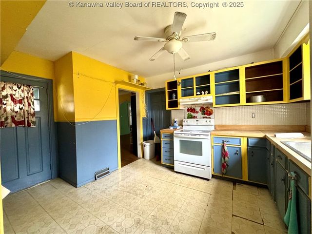 705 Glendale Avenue, South Charleston, WV 25303