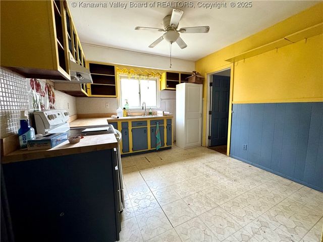 705 Glendale Avenue, South Charleston, WV 25303