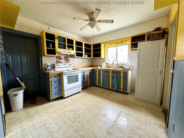 705 Glendale Avenue, South Charleston, WV 25303