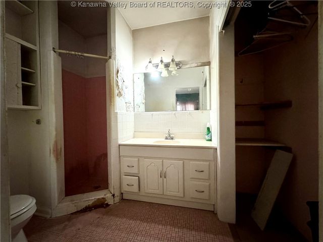 705 Glendale Avenue, South Charleston, WV 25303