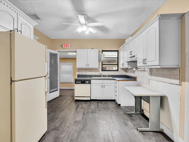 4901 SW 51st Street, Davie, FL 33314