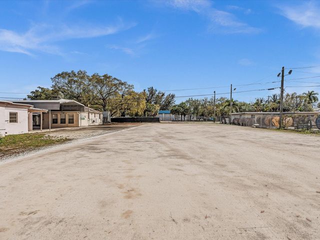 4901 SW 51st Street, Davie, FL 33314