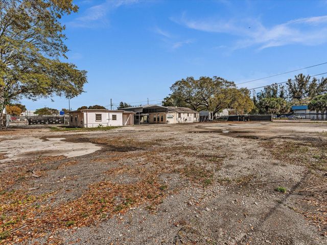 4901 SW 51st Street, Davie, FL 33314