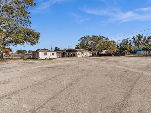 4901 SW 51st Street, Davie, FL 33314